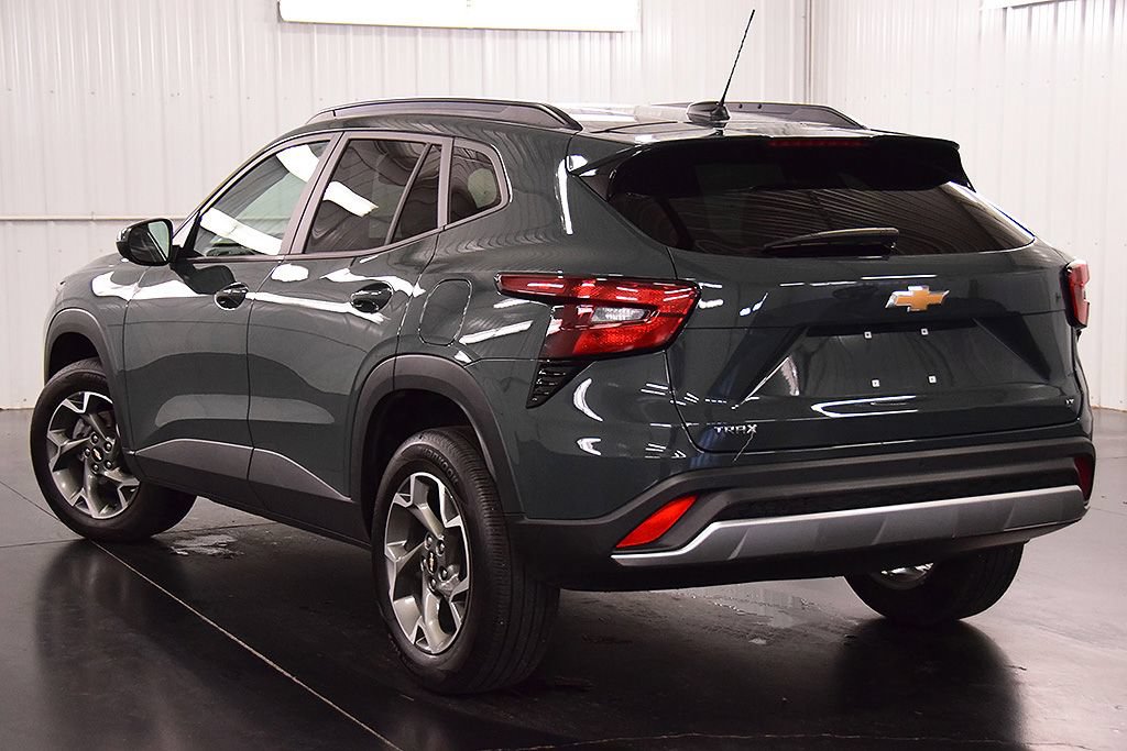 Used 2025 Chevrolet Trax LT w/ Driver Confidence Package FWD image 5