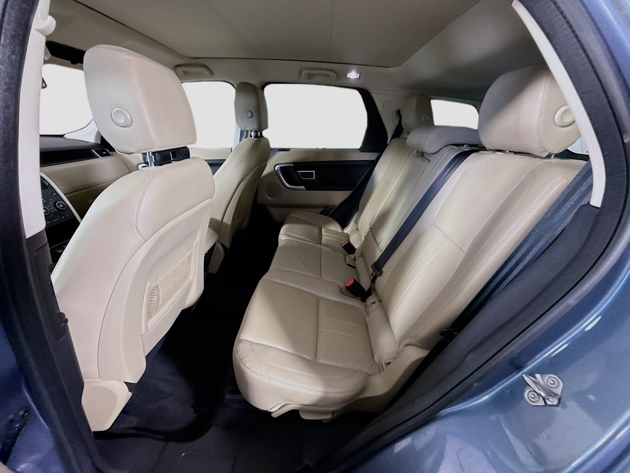 Used 2019 Land Rover Discovery Sport HSE AWD/4WD image 25
