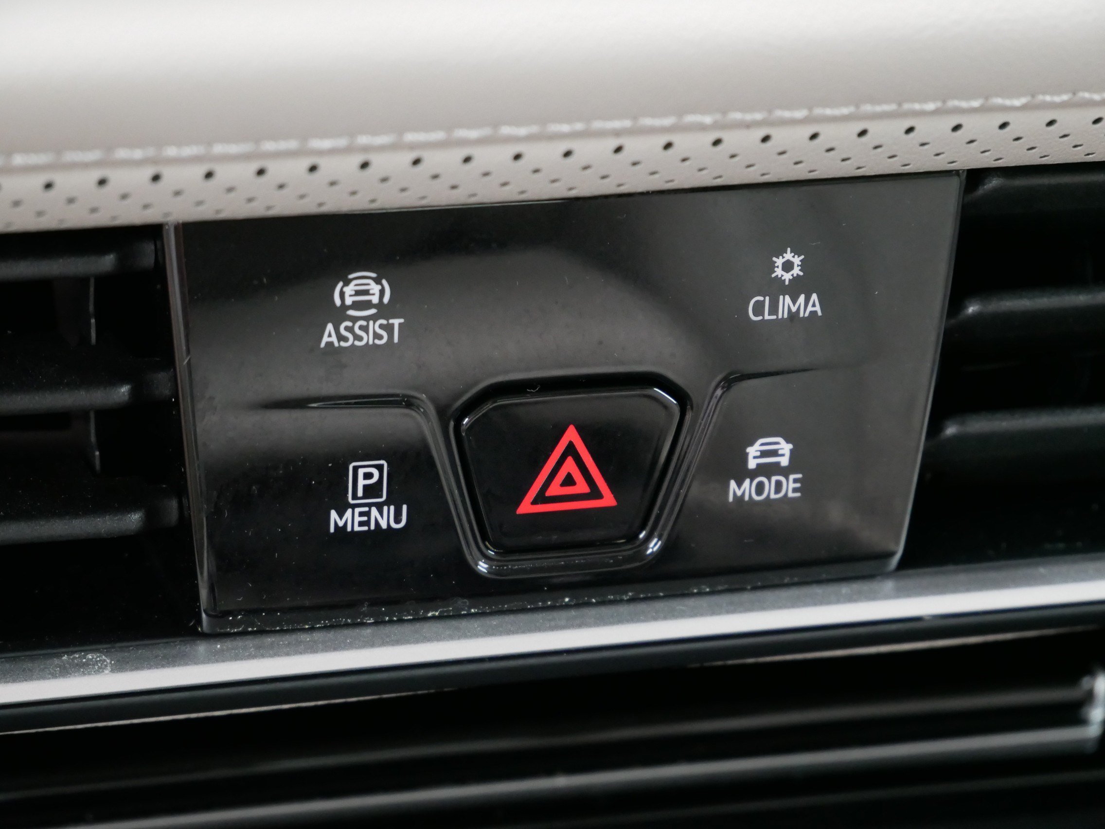 Certified 2026 Volkswagen Atlas SEL Premium R-Line AWD/4WD image 28