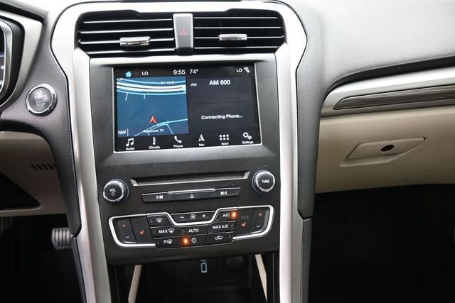 Used 2017 Ford Fusion SE w/ Fusion SE Technology Package FWD image 6