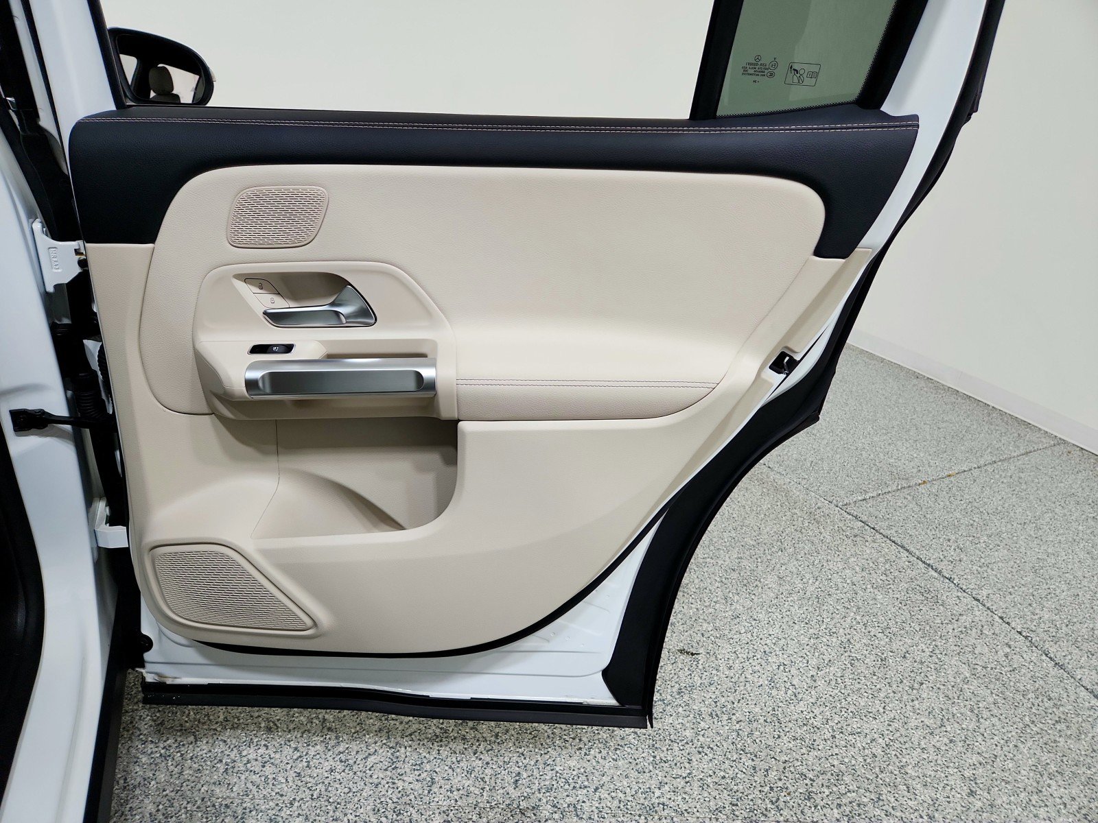 Certified 2025 Mercedes-Benz GLB 250 4MATIC w/ Exclusive Package image 26