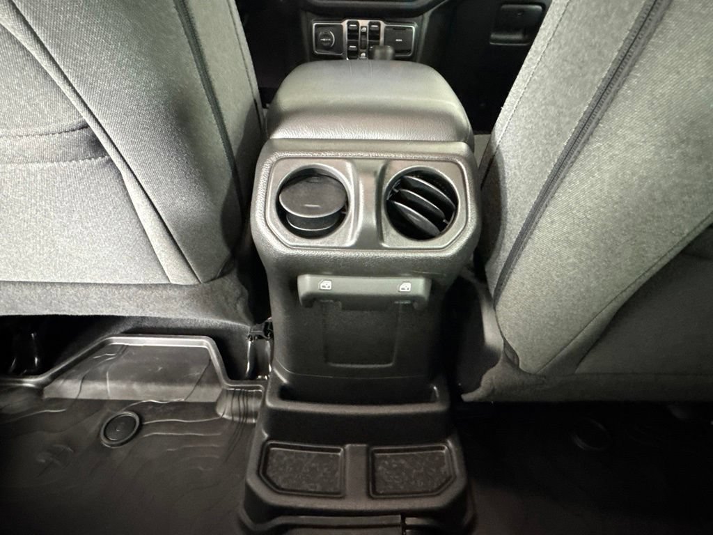 Certified 2024 Jeep Wrangler Unlimited AWD/4WD image 36