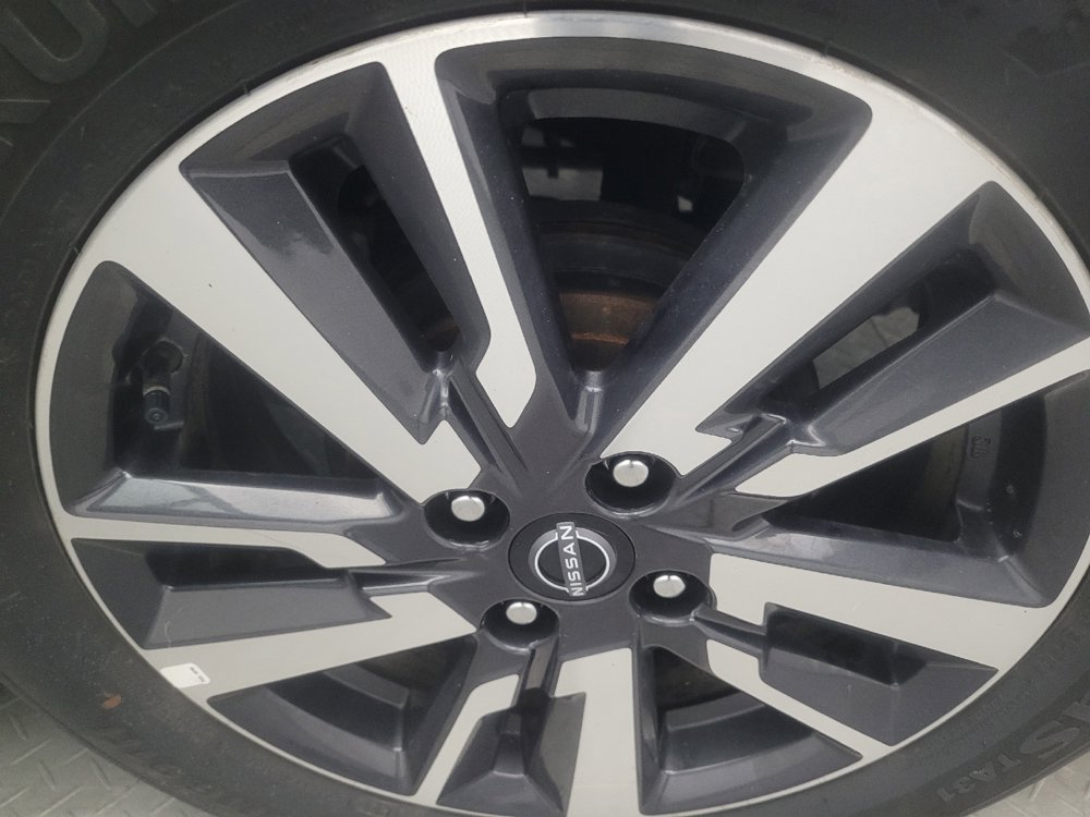Used 2025 Nissan Versa SV FWD image 31