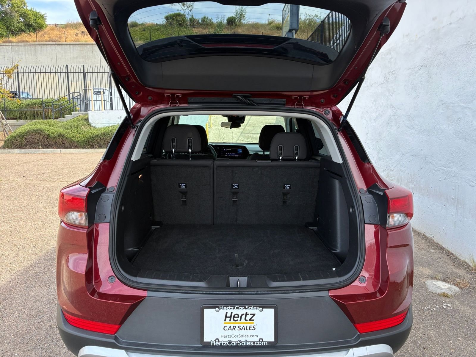 Used 2025 Chevrolet TrailBlazer LT image 30