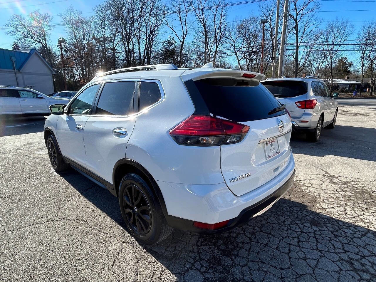 Used 2017 Nissan Rogue SV image 10