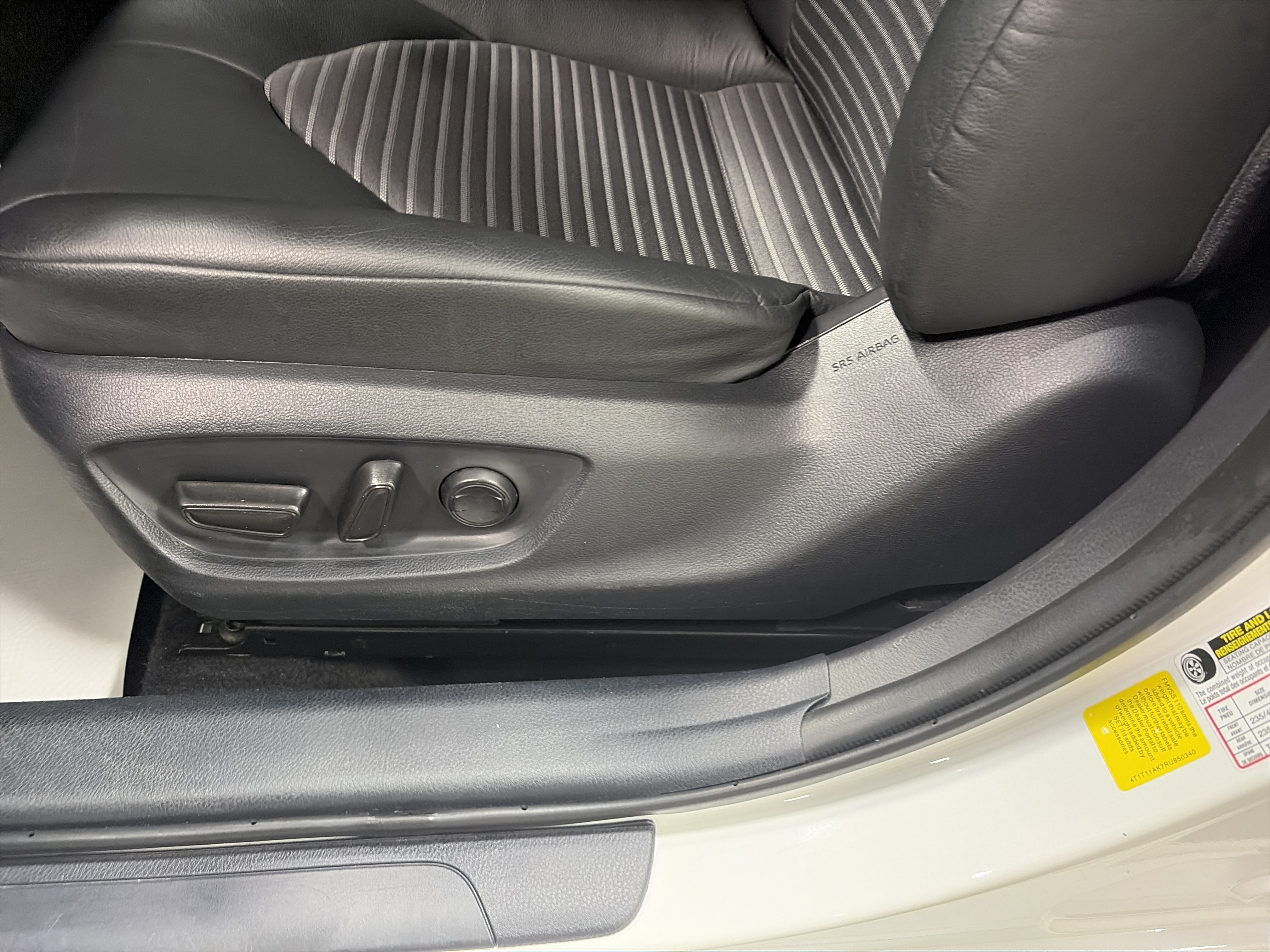 Used 2024 Toyota Camry SE w/ Convenience Package FWD image 12