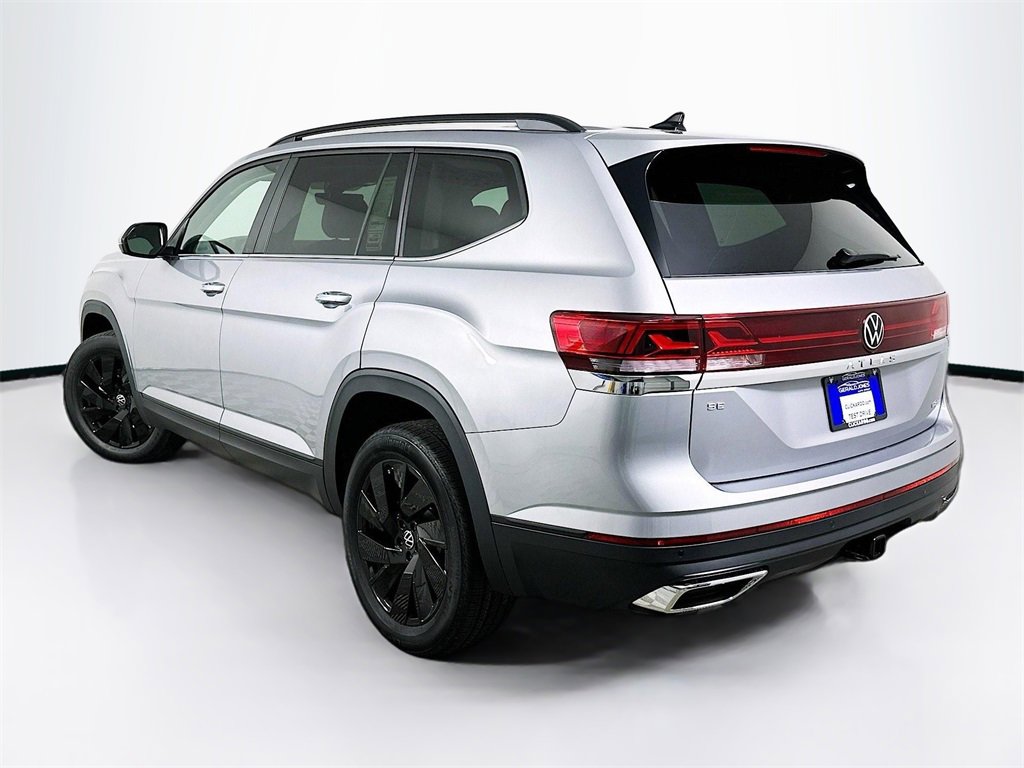 Used 2025 Volkswagen Atlas SE w/ Panoramic Sunroof Package image 6