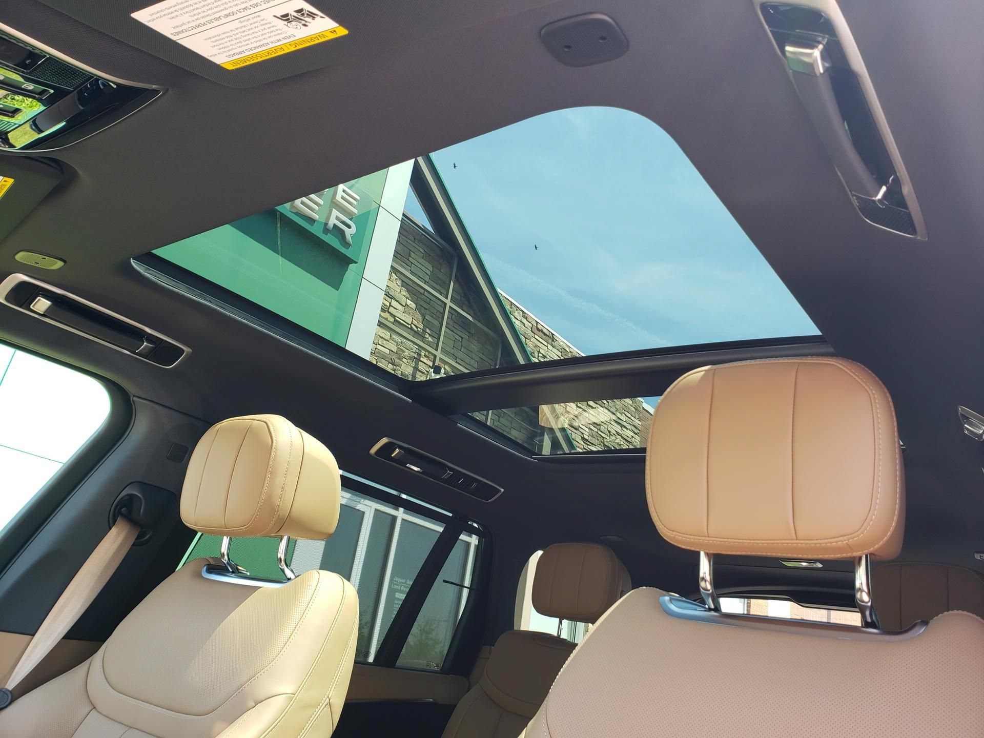 New 2026 Land Rover Range Rover Long Wheelbase SE AWD/4WD image 19