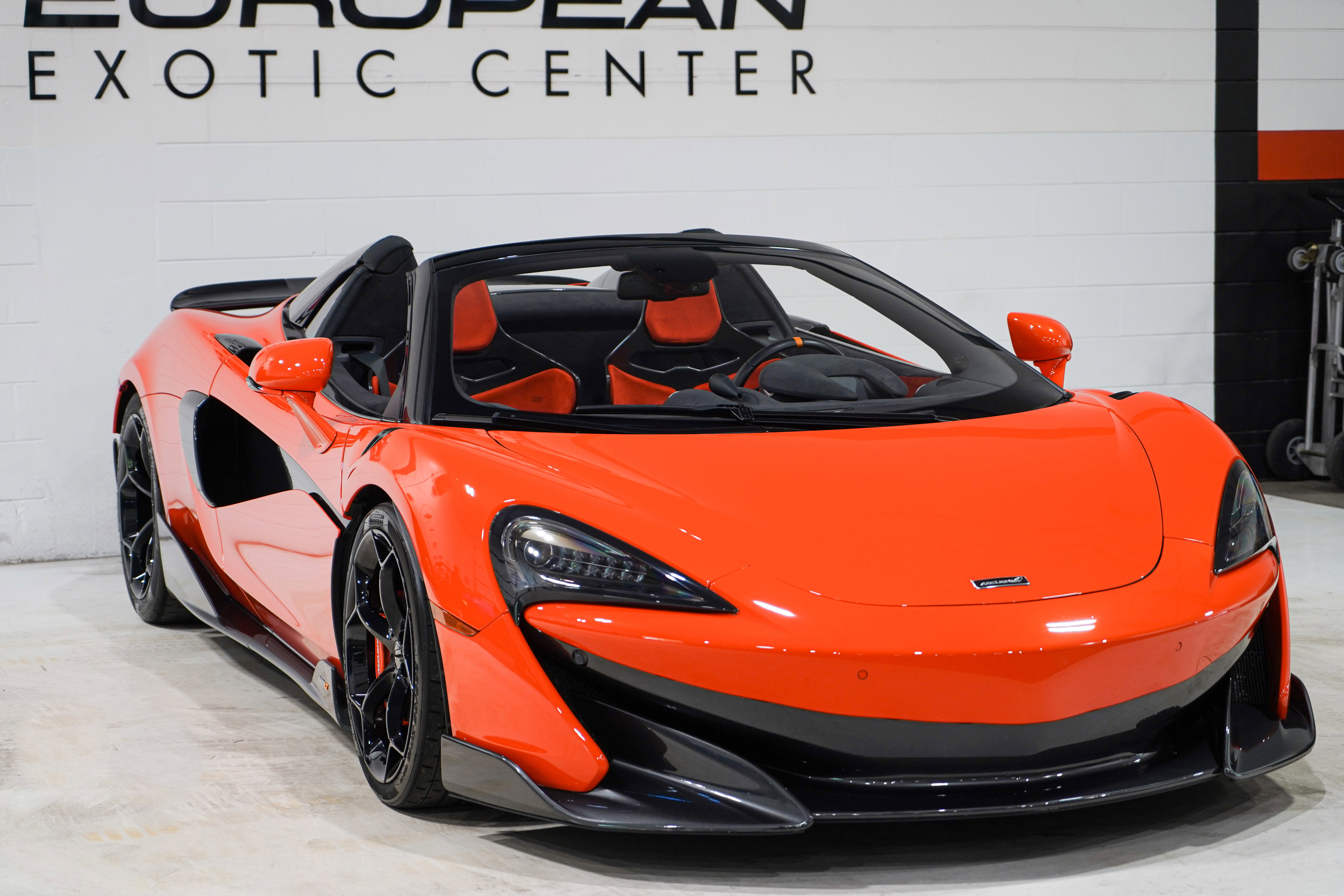 Used 2020 McLaren 600LT Spider RWD image 30