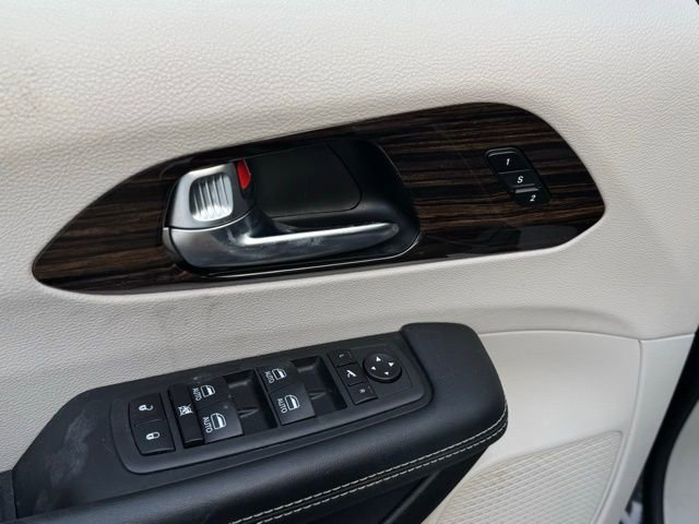 Used 2023 Chrysler Pacifica Limited image 14