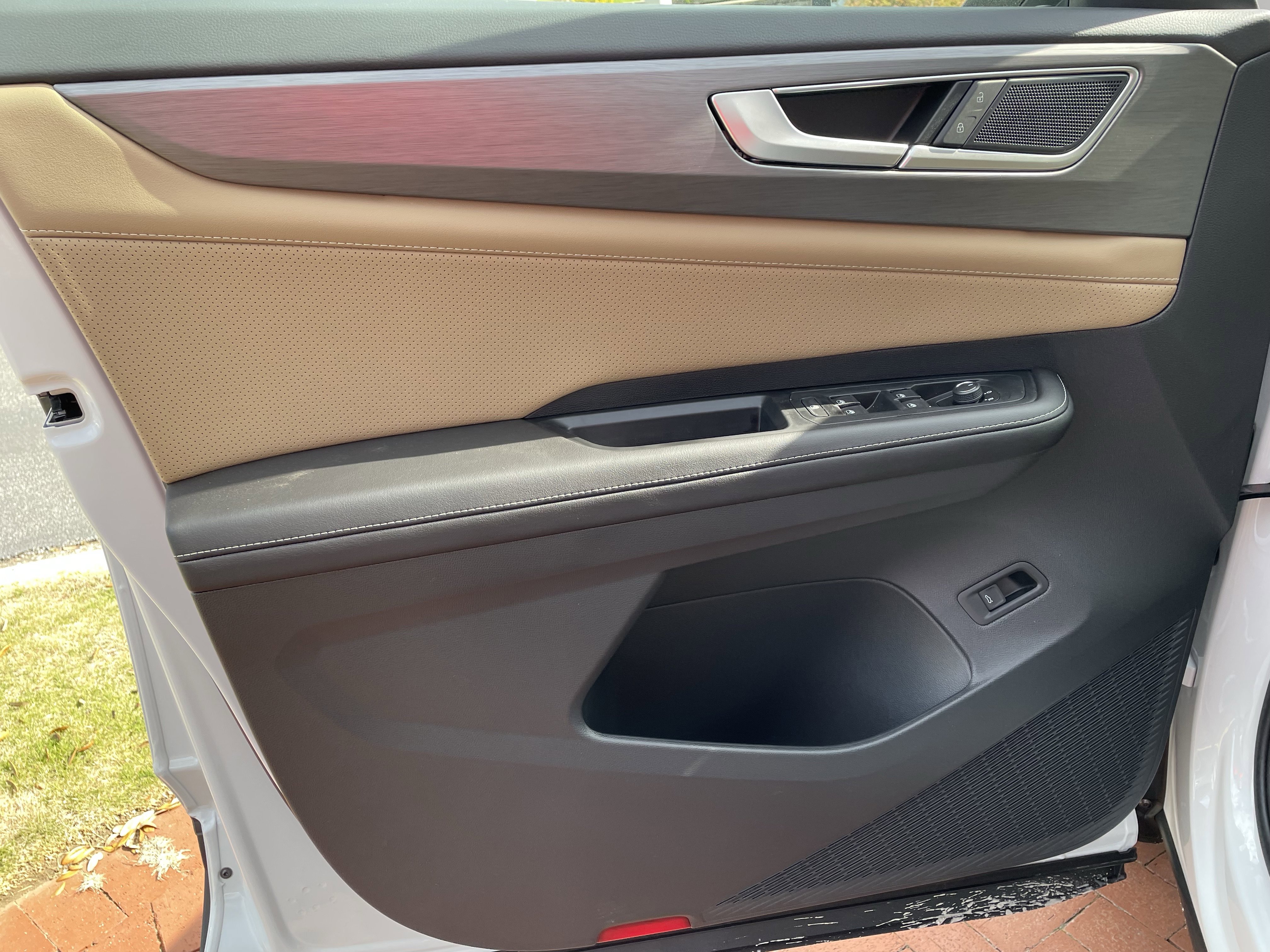 New 2026 Volkswagen Atlas Cross Sport SE image 14