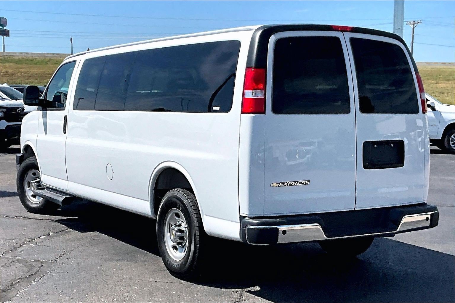 Used 2025 Chevrolet Express 3500 LT w/ LT Preferred Equipment Group RWD image 12