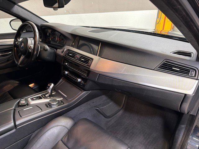 Used 2015 BMW M5 image 61