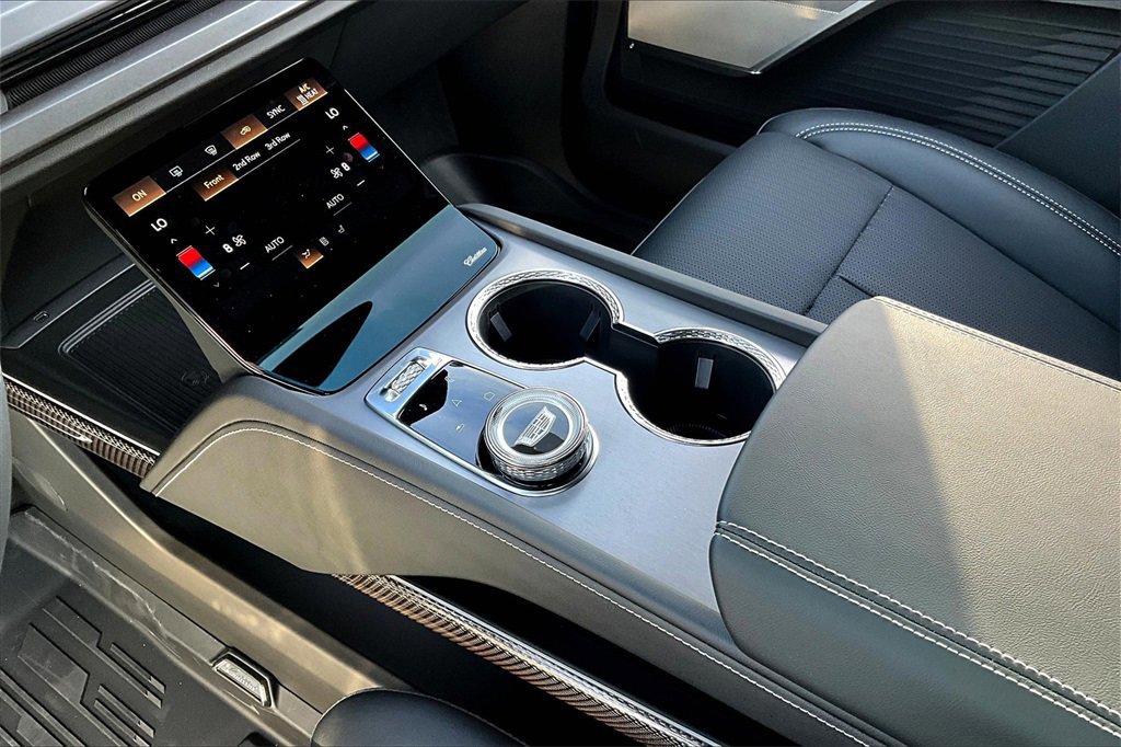 New 2026 Cadillac Vistiq Sport image 8