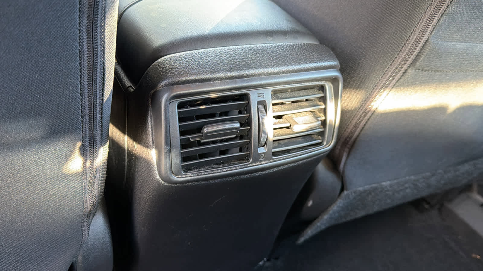 Used 2022 Nissan Rogue Sport S image 17