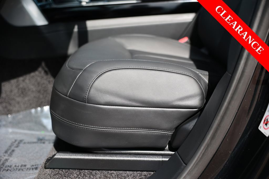 Used 2025 Land Rover Range Rover Long Wheelbase SE AWD/4WD image 18