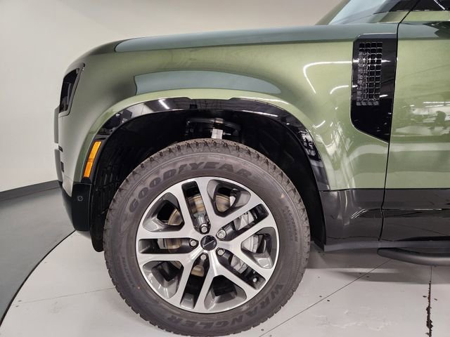 New 2026 Land Rover Defender 110 X-Dynamic SE image 11