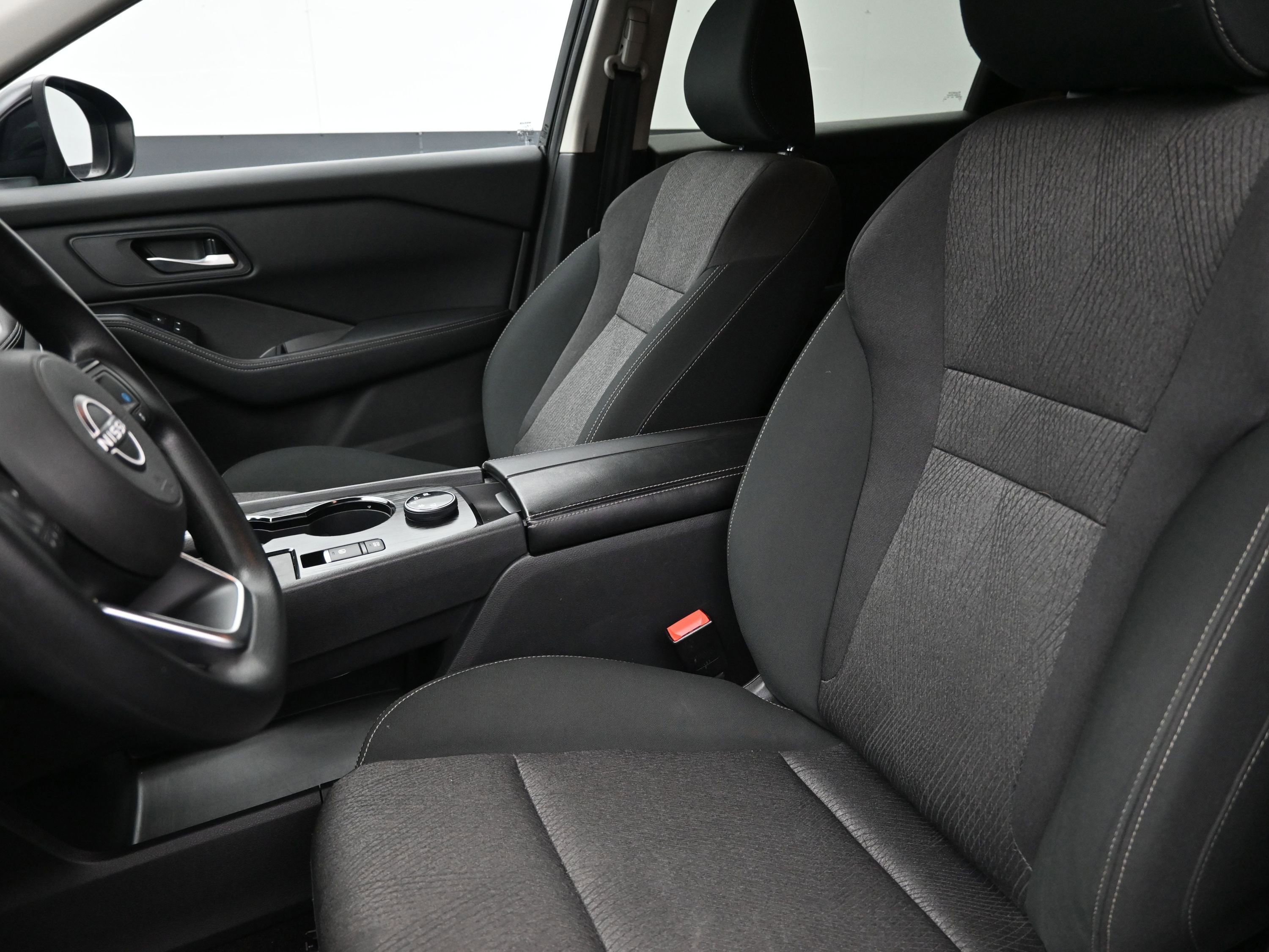 Used 2024 Nissan Rogue SV image 11