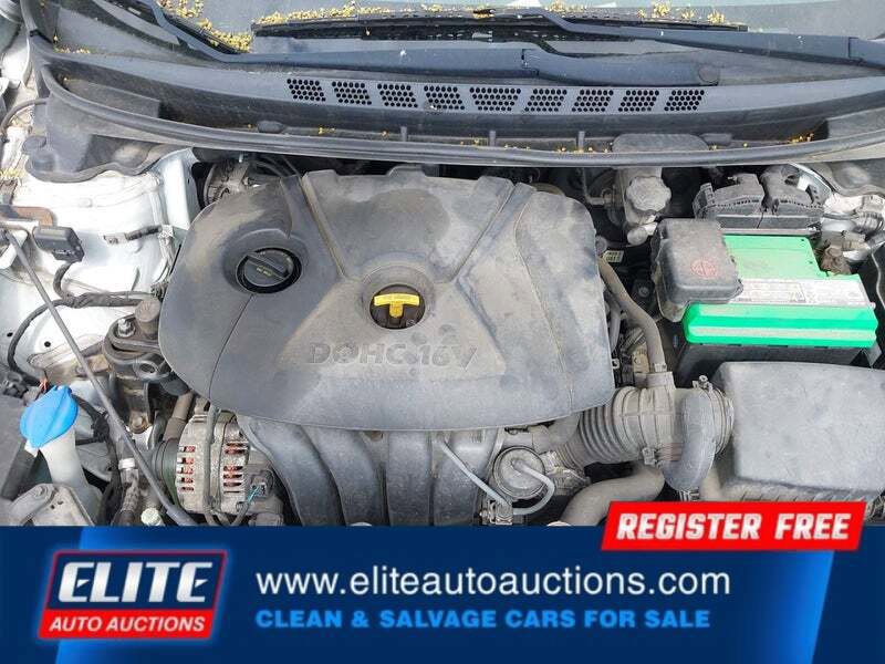 Used 2015 Hyundai Elantra SE FWD image 19