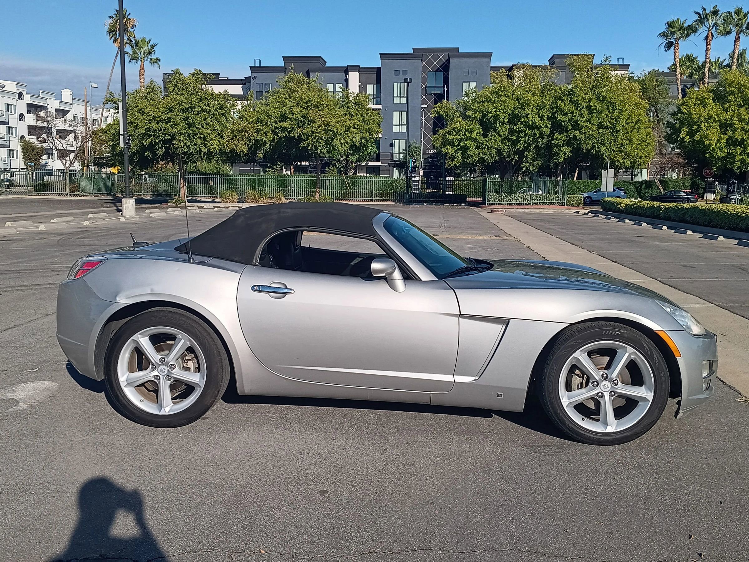Used 2009 Saturn Sky w/ Premium Trim Package image 4