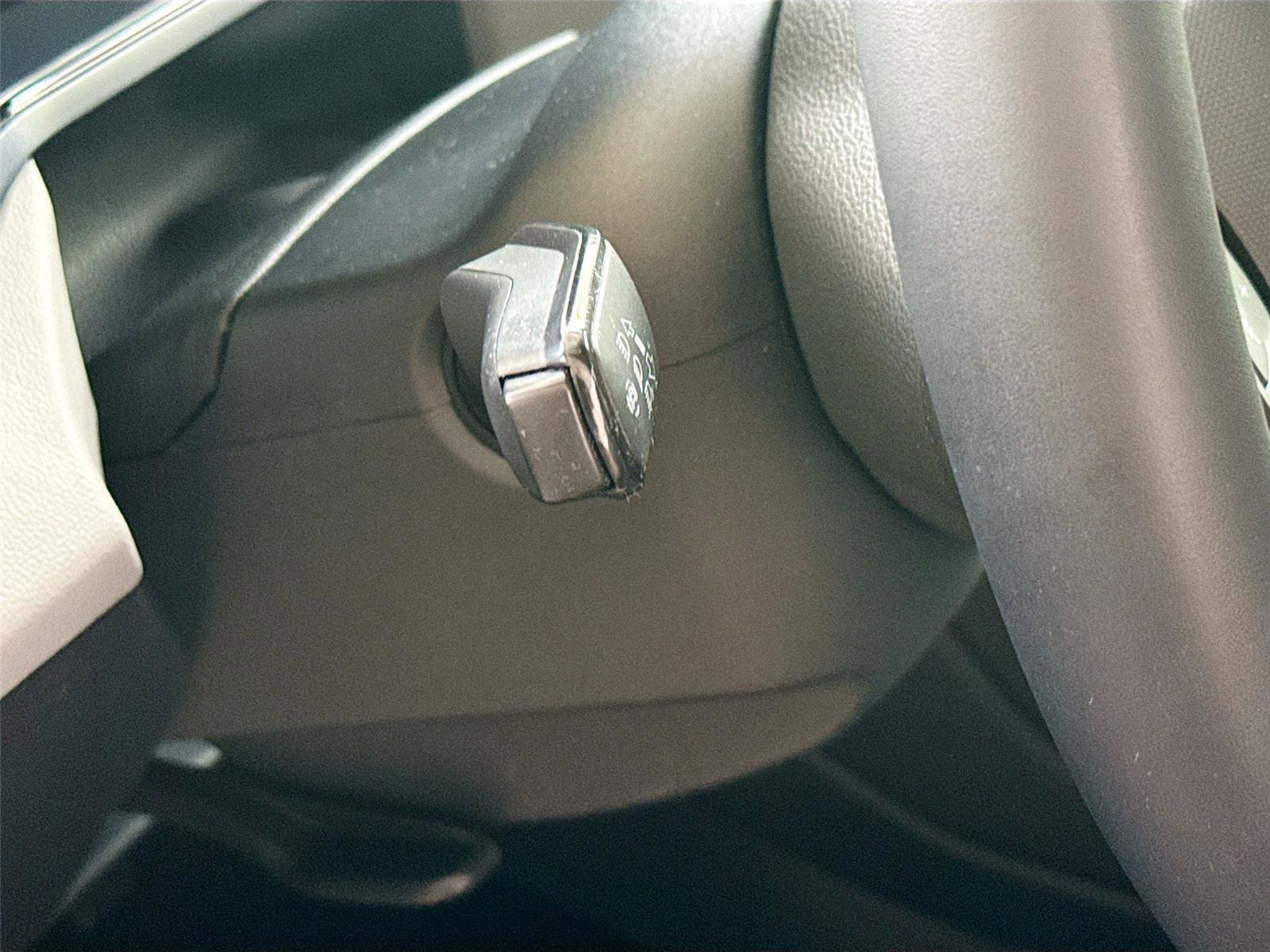 Used 2023 Volkswagen Taos SE w/ Panoramic Sunroof Package AWD/4WD image 10