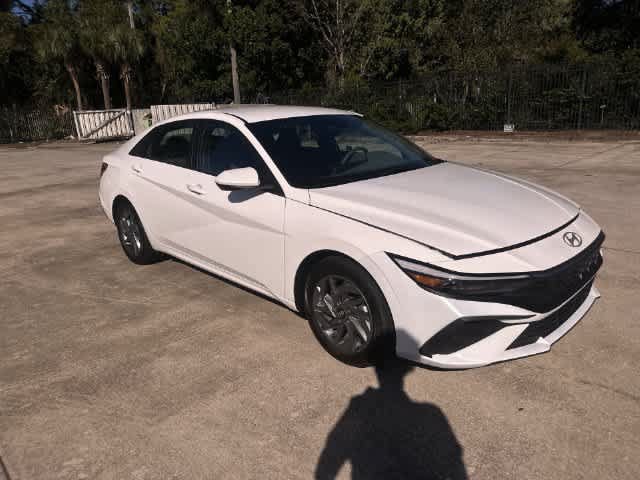 Used 2024 Hyundai Elantra SEL FWD image 16