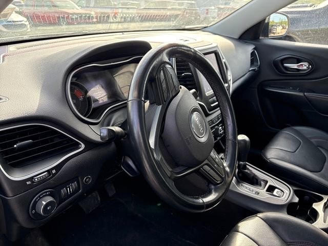 Used 2021 Jeep Cherokee Trailhawk AWD/4WD image 8