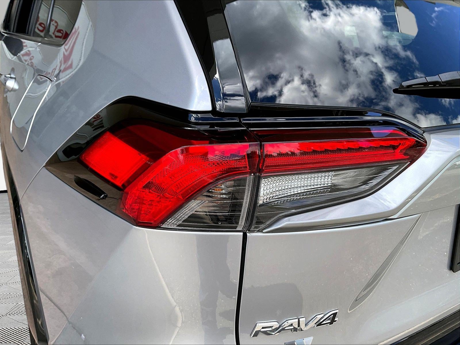 Used 2023 Toyota RAV4 XSE AWD/4WD image 23