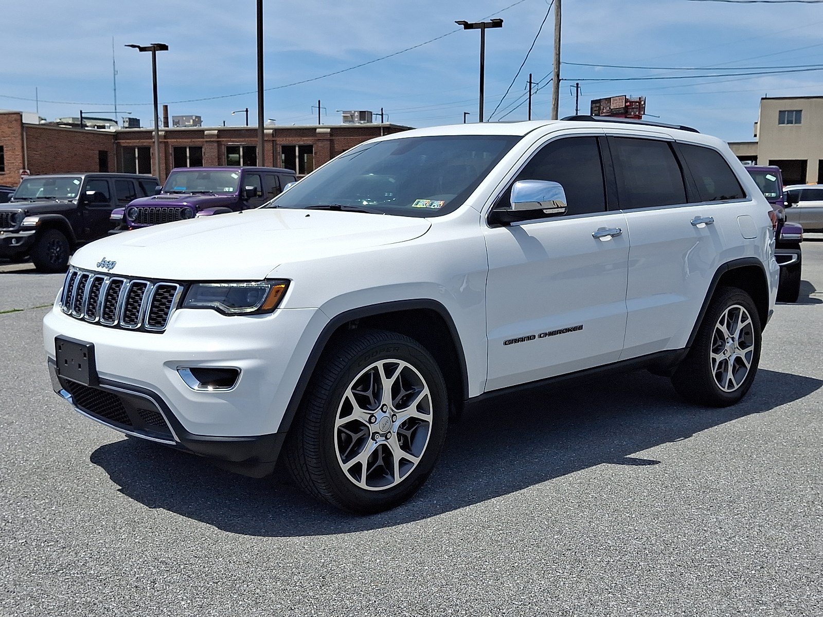 Used 2021 Jeep Grand Cherokee Limited w/ Premium Lighting Group AWD/4WD image 3