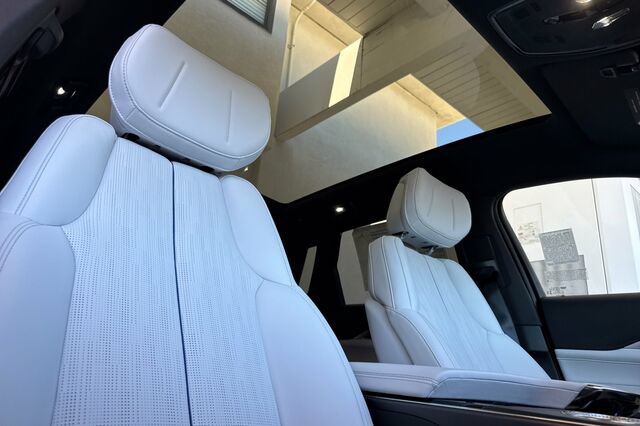 New 2026 Cadillac Lyriq Sport w/ LPO, Floor Liner Package AWD/4WD image 17