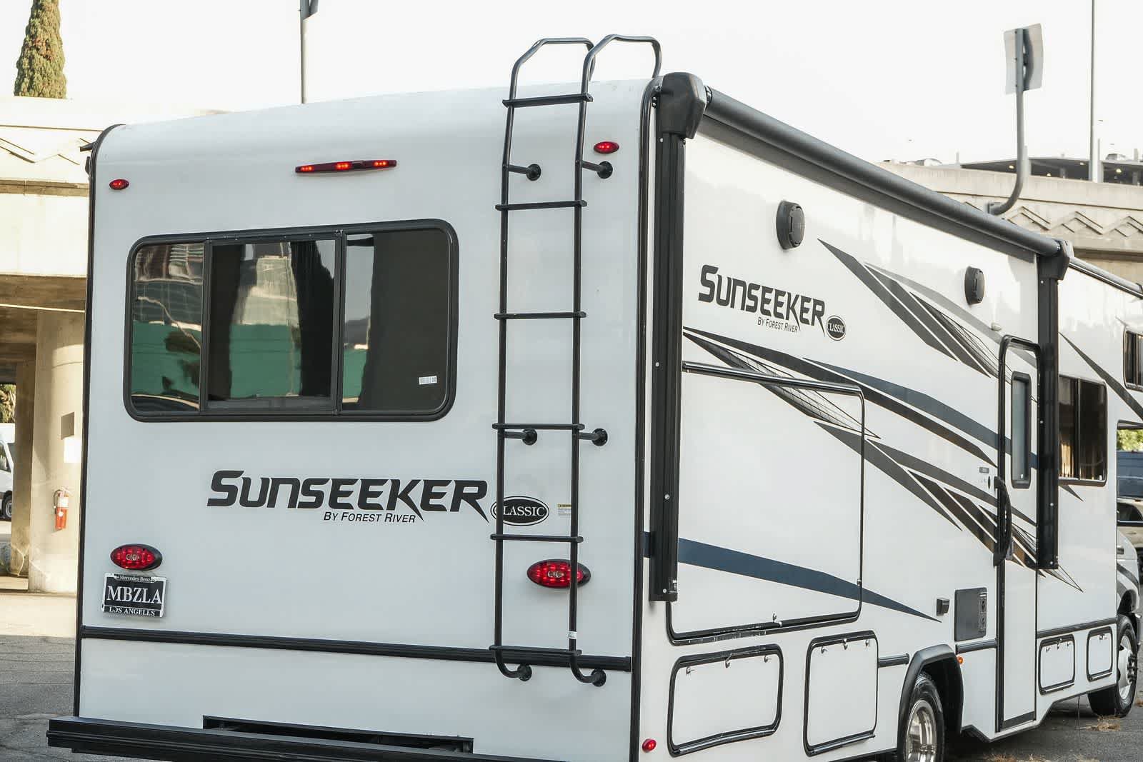 Used 2023 Ford E-450 and Econoline 450 Super Duty w/ Motorhome Prep Package RWD image 10
