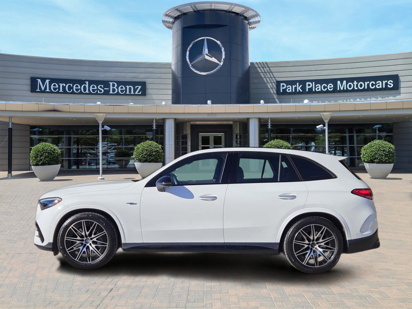 Certified 2025 Mercedes-Benz GLC 43 AMG 4MATIC image 3