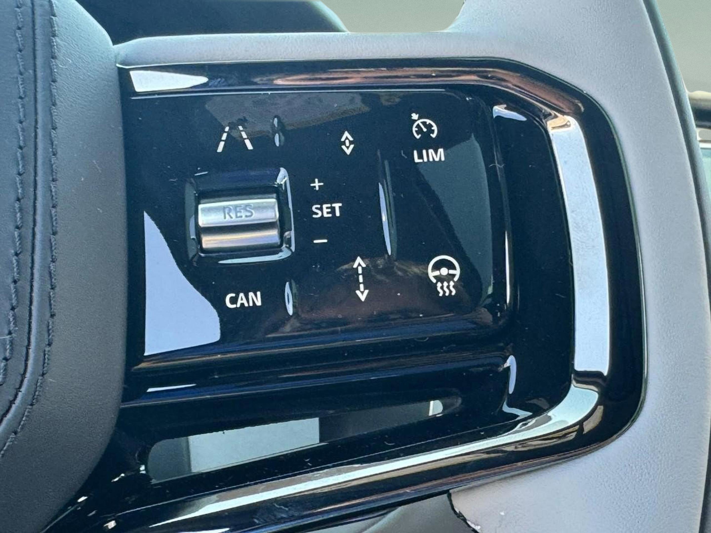 Used 2026 Land Rover Range Rover Velar Dynamic SE image 27