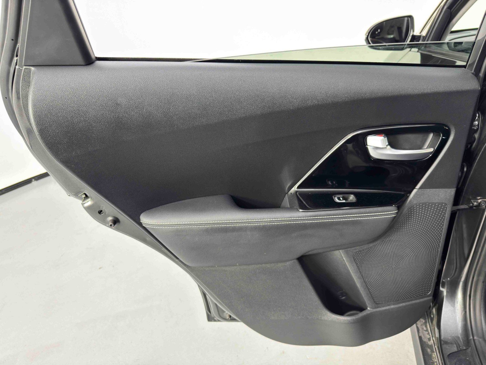 Used 2022 Kia Niro EX image 36