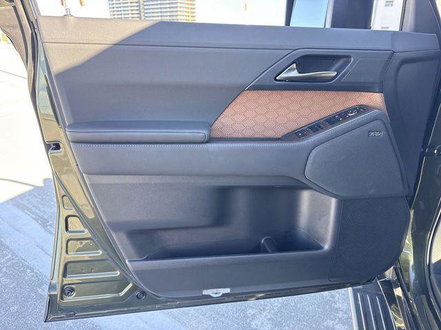 Certified 2025 Lexus GX 550 w/ Cold Area Package AWD/4WD image 13
