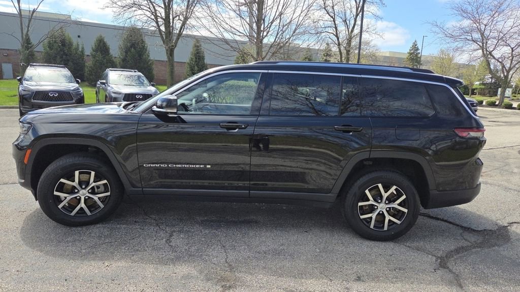 Used 2023 Jeep Grand Cherokee L Limited w/ Luxury Tech Group II image 28