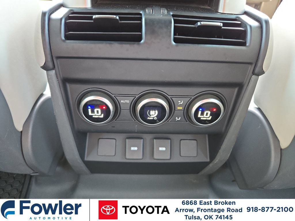 Used 2023 Land Rover Defender 130 SE AWD/4WD image 11