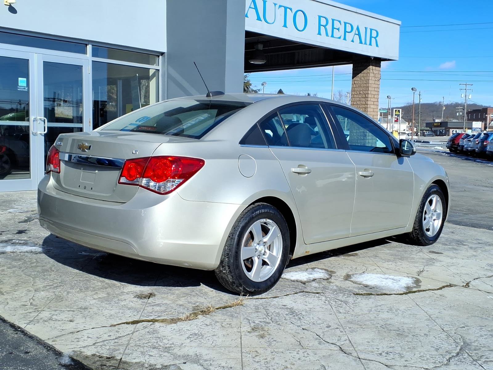 Used 2016 Chevrolet Cruze LT FWD image 3