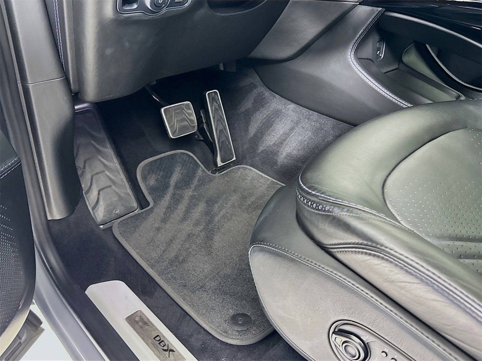 Used 2021 Aston Martin DBX image 23