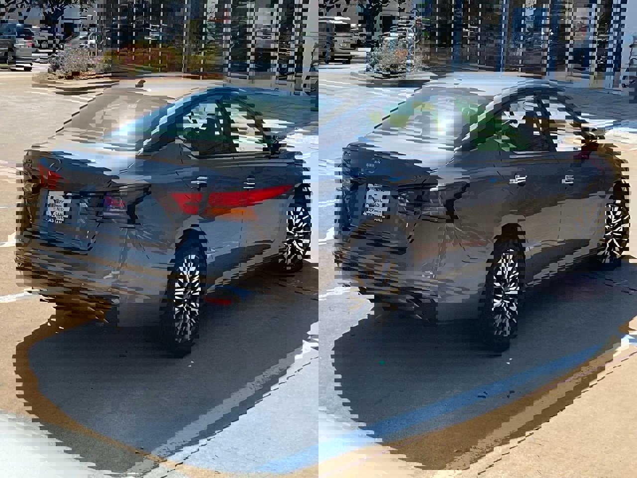 Used 2024 Nissan Altima 2.5 SV image 5