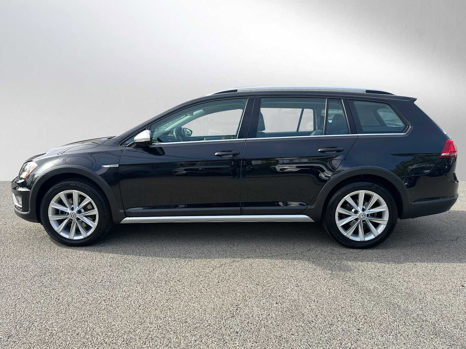 Used 2017 Volkswagen Golf Alltrack S AWD/4WD image 6
