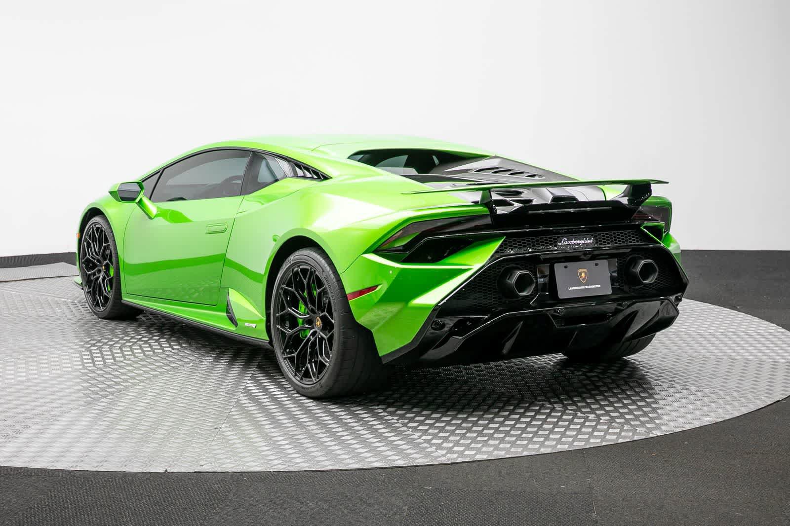 Used 2024 Lamborghini Huracan Tecnica RWD image 4