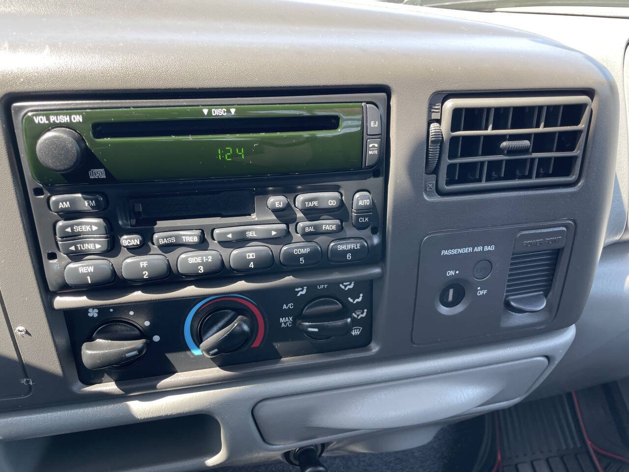 Used 2002 Ford F350 4x4 Regular Cab Super Duty image 18