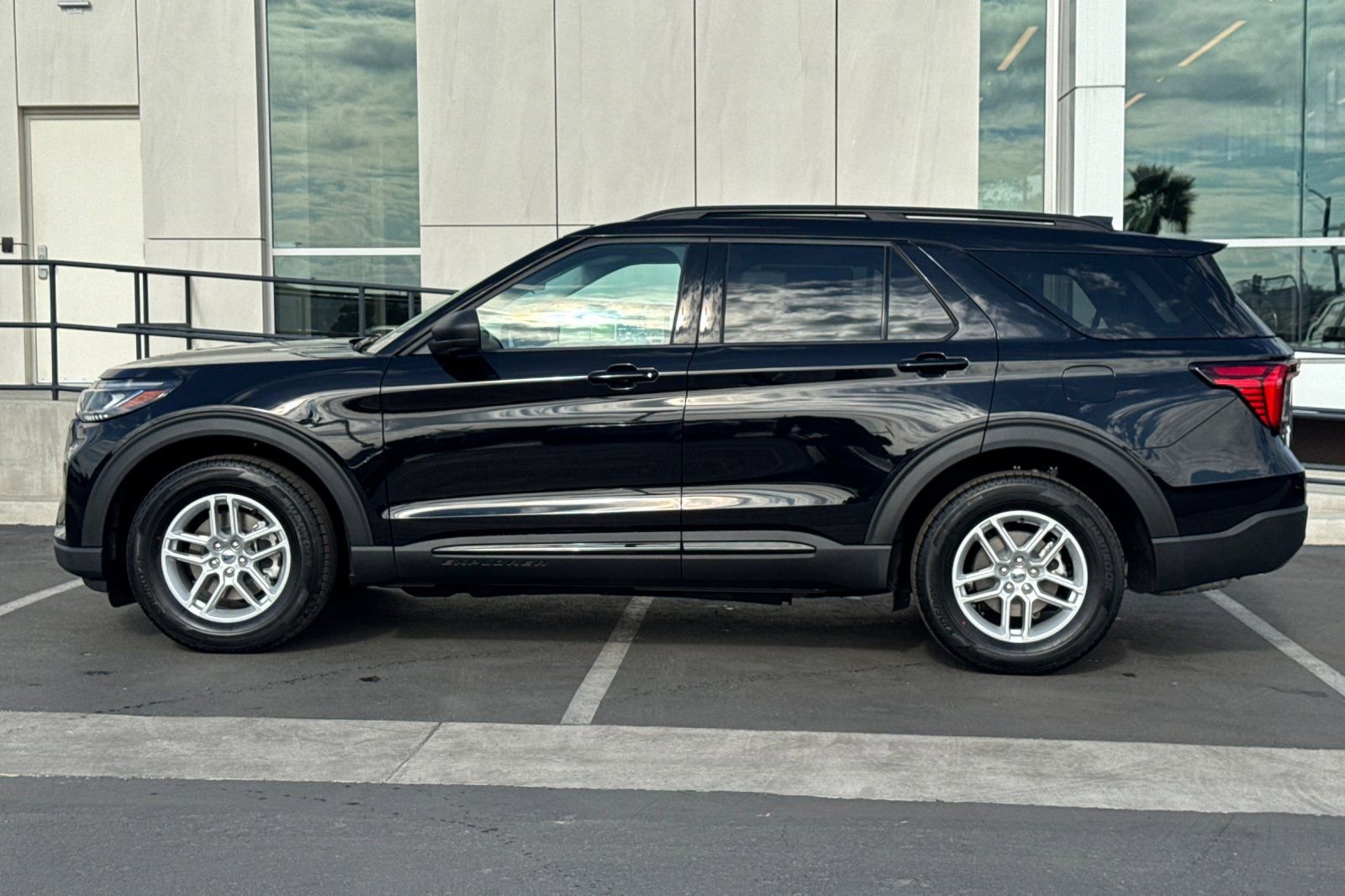 New 2026 Ford Explorer Active w/ Active Comfort Package image 6