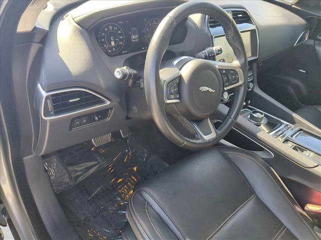 Used 2019 Jaguar F-PACE Prestige image 10