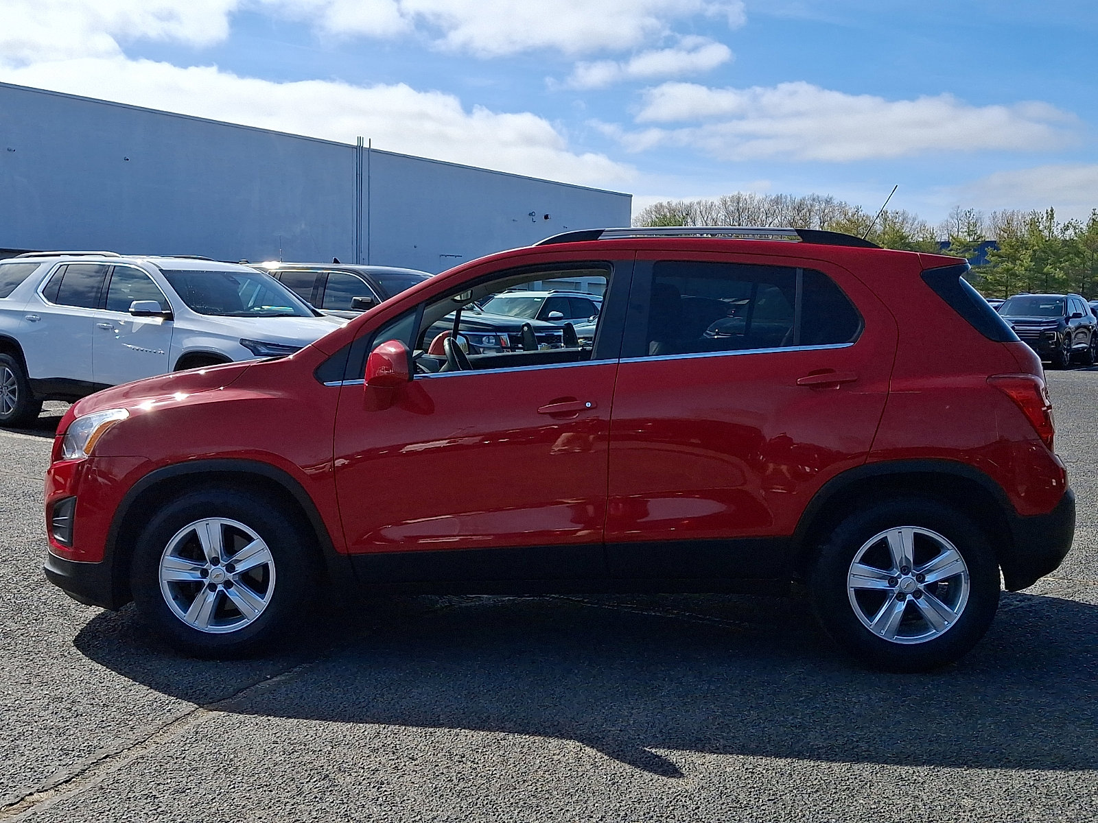 Used 2016 Chevrolet Trax LT w/ LT Sun and Sound Package image 4
