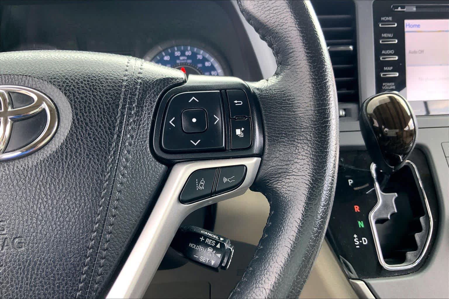 Used 2020 Toyota Sienna XLE Premium FWD image 24