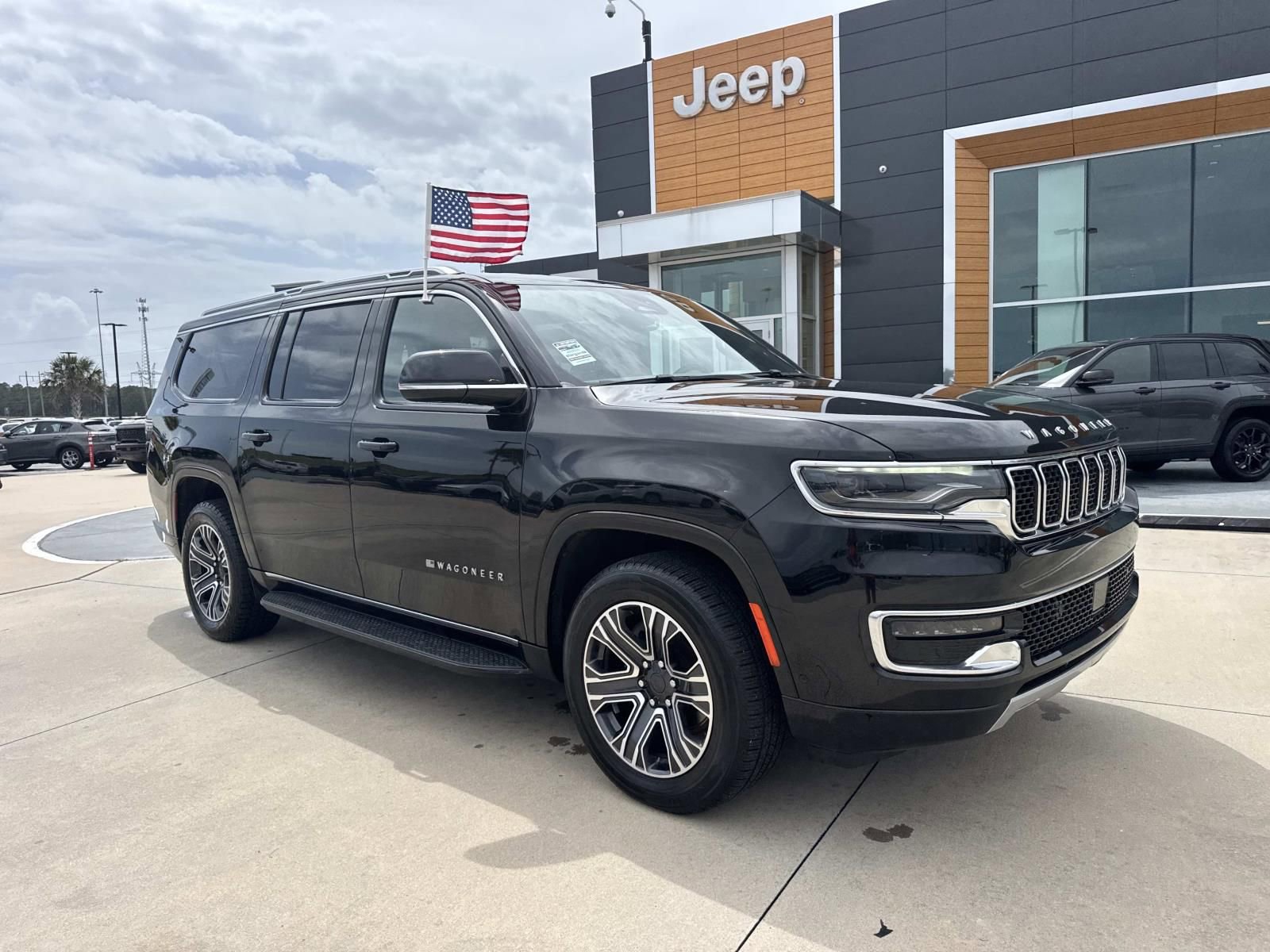 Used 2024 Jeep Wagoneer L Series II image 1