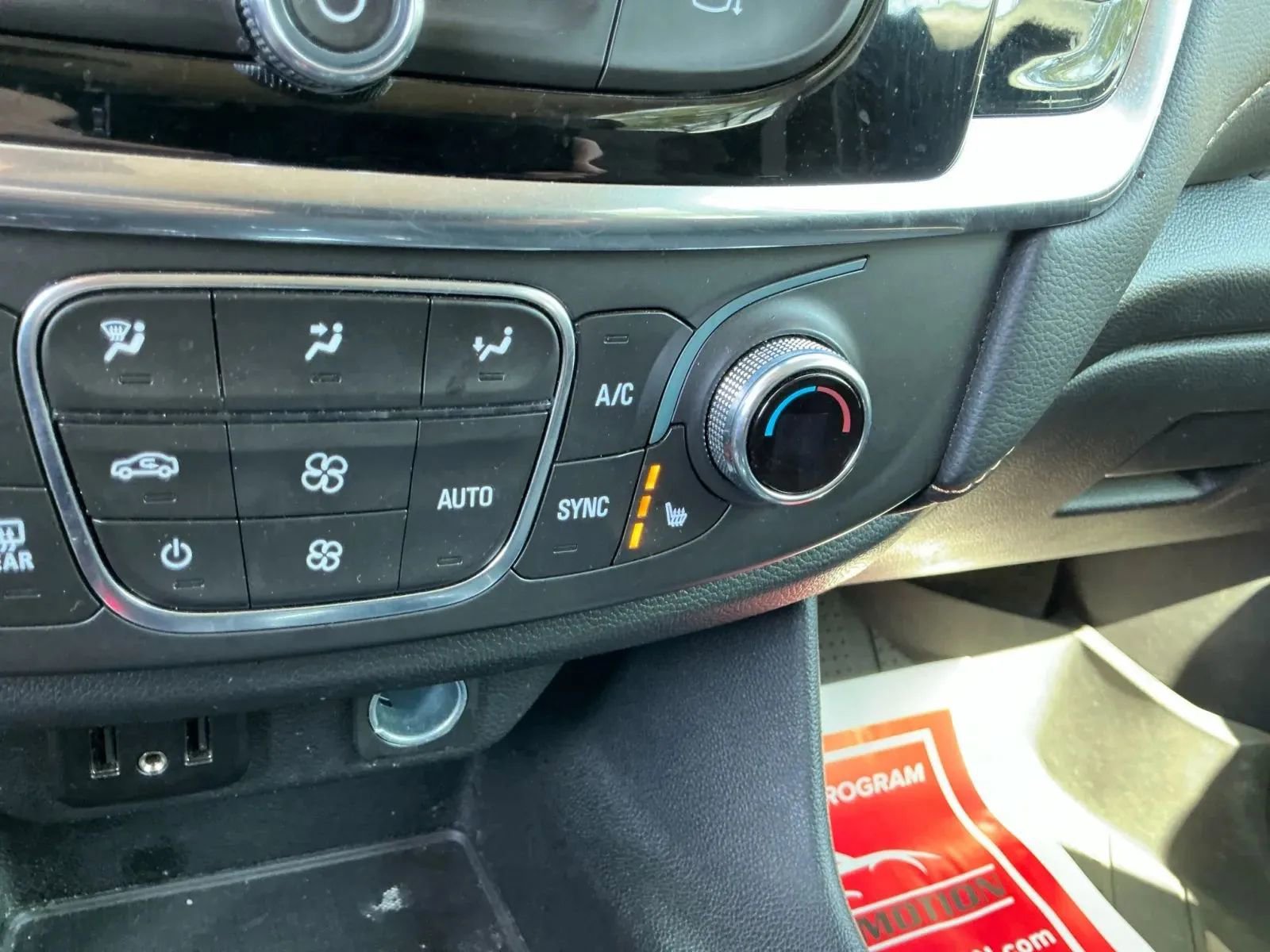 Used 2021 Chevrolet Traverse LT image 33