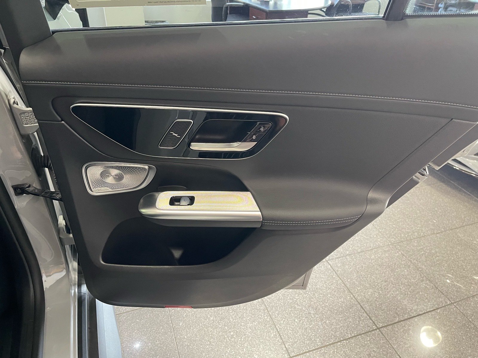 Used 2025 Mercedes-Benz GLC 300 4MATIC image 43